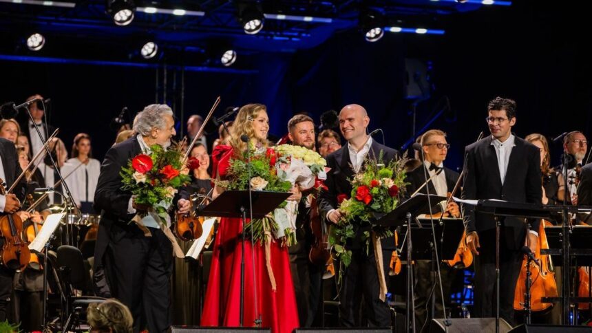Plácido Domingo actúa en Yūrmala ante un lleno total Plácido Domingo actúa en Yūrmala ante un lleno total