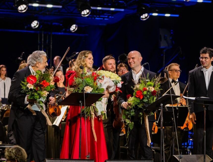 Plácido Domingo actúa en Yūrmala ante un lleno total Plácido Domingo actúa en Yūrmala ante un lleno total